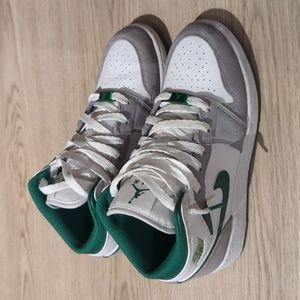 Boys Nike Jordan 1 Mid